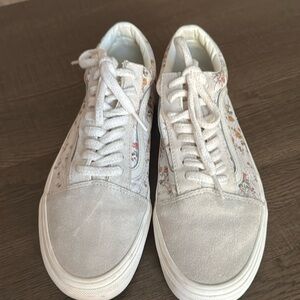 Cute light floral OG Vans size 9.5